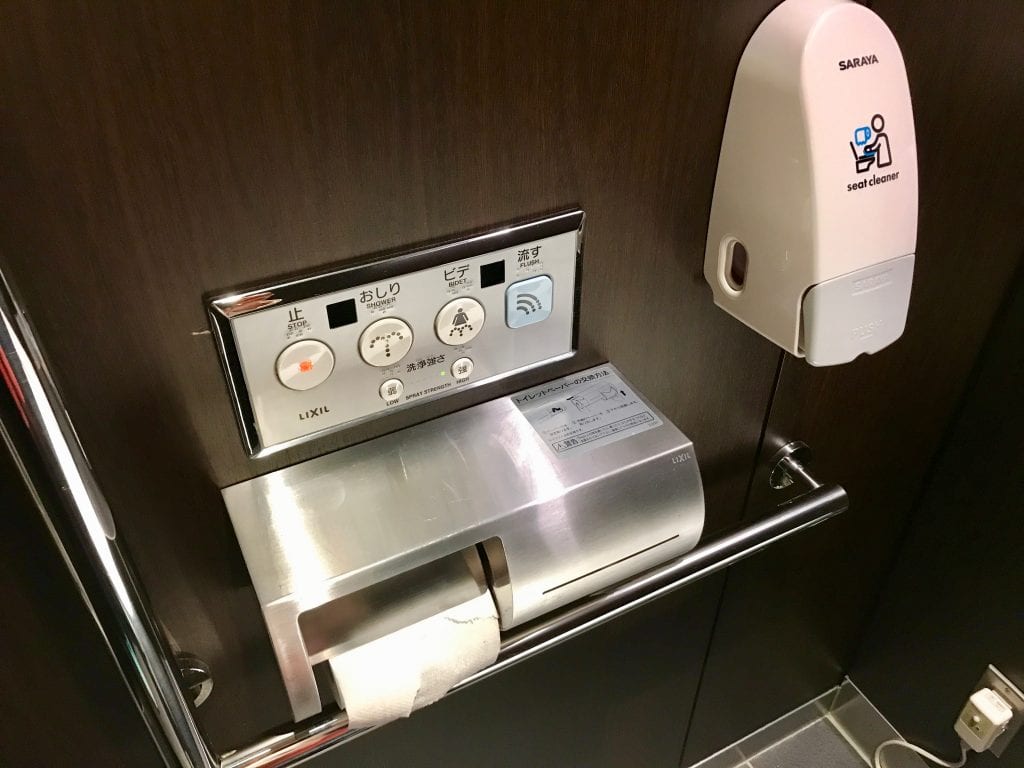 Japansk toalett i ANAs Suite Lounge
