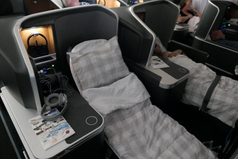 SAS Business Class, färdigbäddad säng